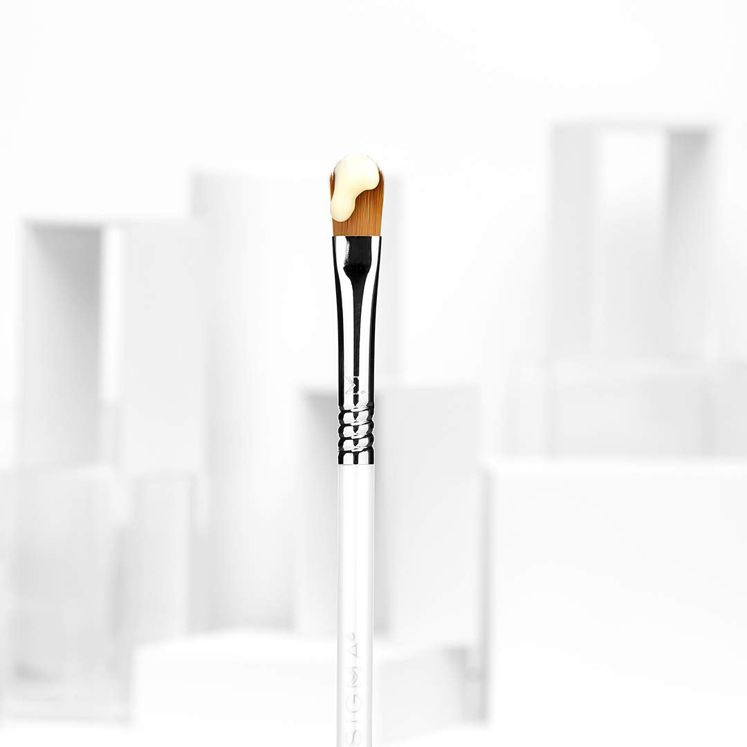 Sigma Beauty S20 Eye Cream Skincare Brush - Skincare Tool for Applying Skincare Products to Face and Skin, Gentle Eye Cream Brush Applicator for Eye Beauty & Personal Care Sigma Beauty