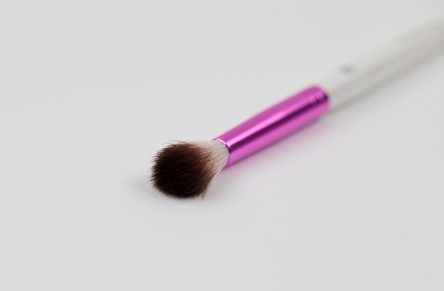 Kiss Ruby Kisses Make-Up Brush Eyeshadow Tapered Beauty & Personal Care KISS