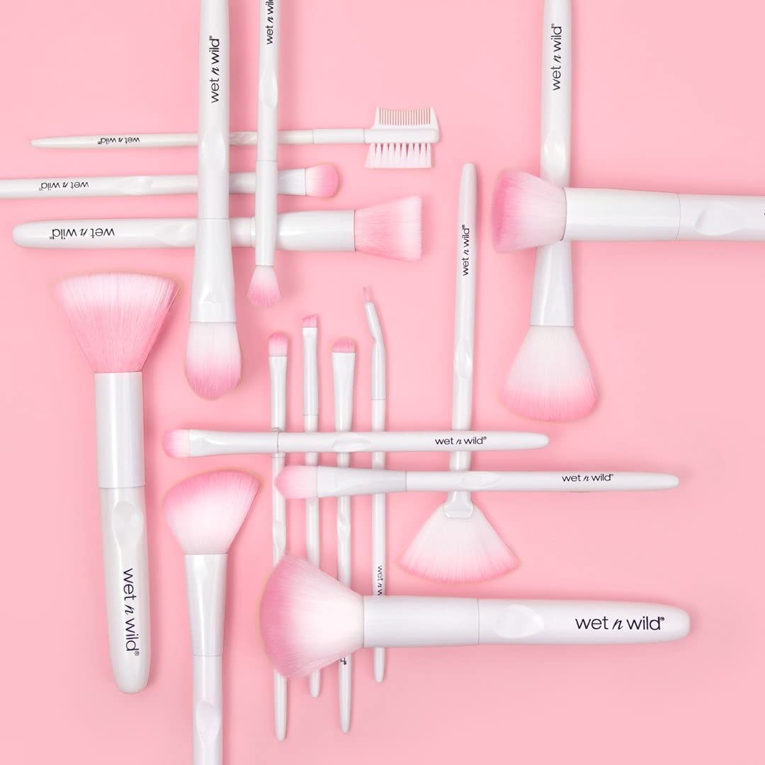 Wet 'n' Wild Makeup Brush, Crease Brush, Long-tipped, Tapered Brush that Flawlessly Picks Up Shadows to Apply to the Crease of the Eye, Easy-to-use Beauty & Personal Care wet n wild