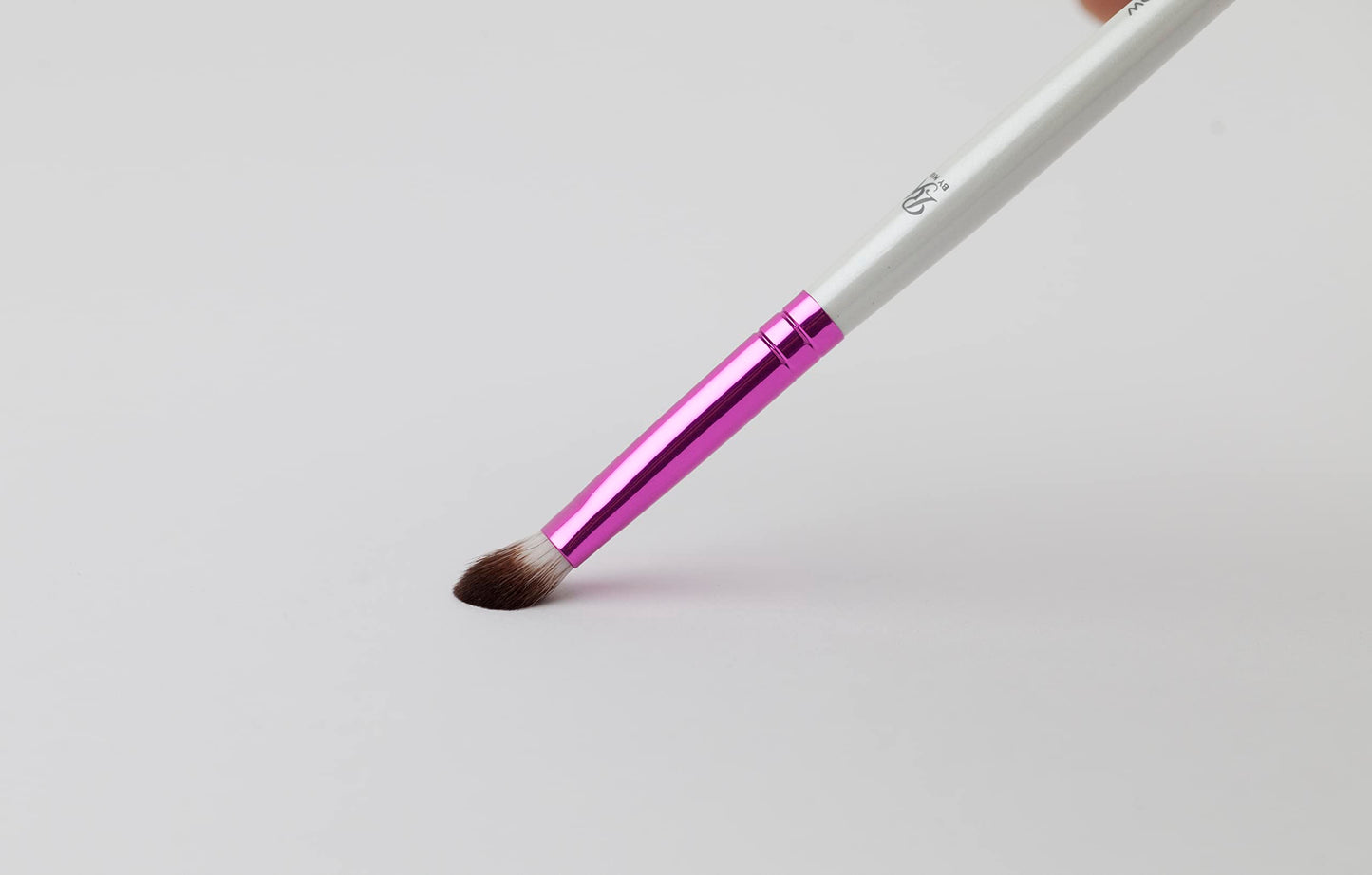 KISS Ruby Kisses Premium Small Eyeshadow Cosmetic Brush, Professional Quality Cruelty Free Make-Up Tool with Soft 100% Synthetic Bristles Beauty & Personal Care Ruby Kisses