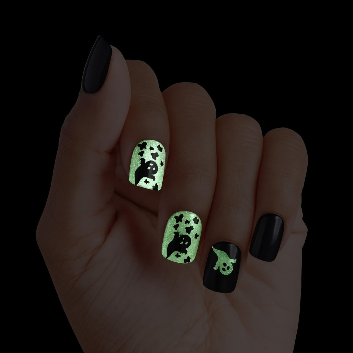 KISS imPRESS Halloween Press On Nails, ‘Coming Near’, Black, Short Squoval, Magnetic Powder Effect, No Glue, Glow-In-The-Dark, Includes Prep Pad, Mini