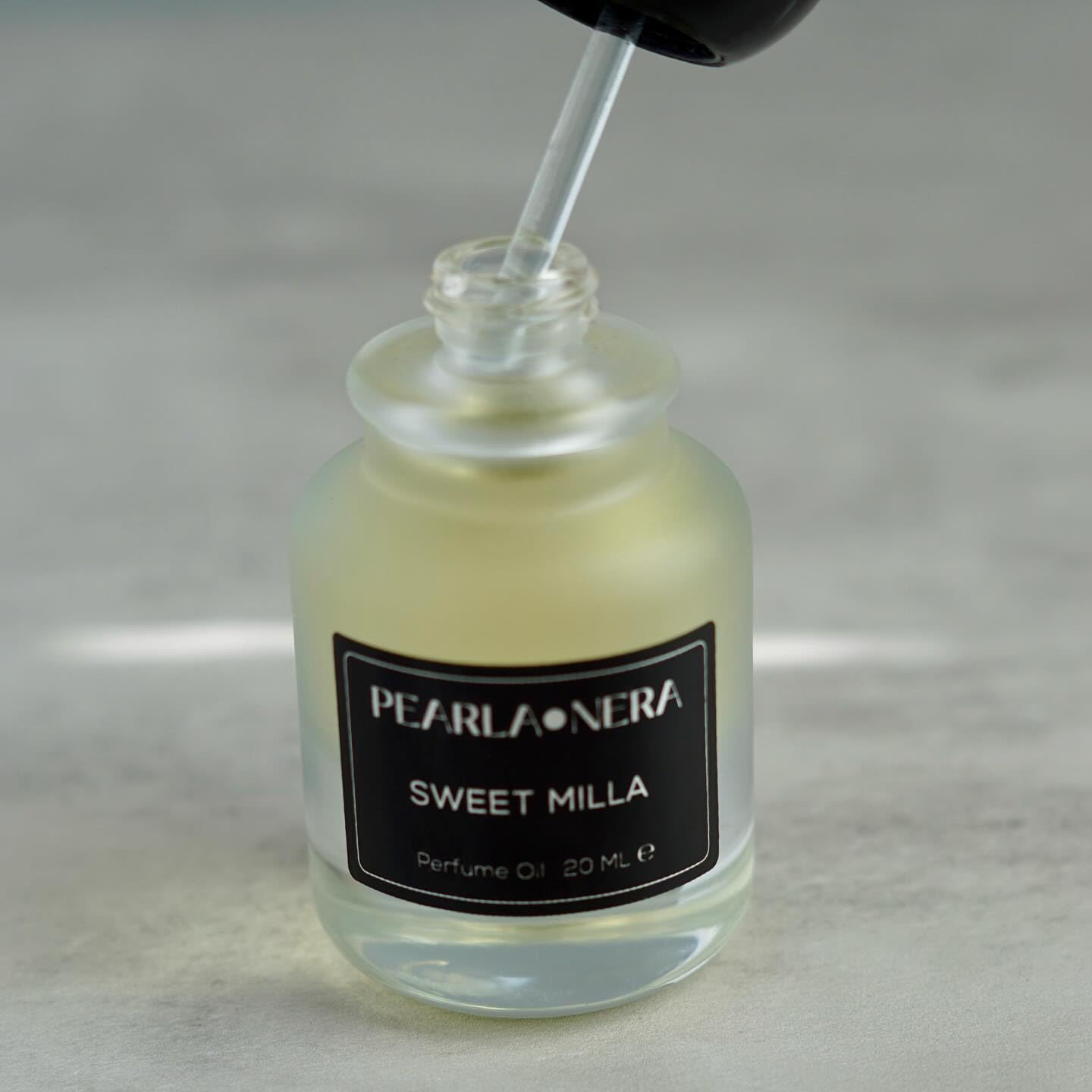 PEARLANERA MUSK SWAP .68 Fl Oz/20 mL, Intoxicating Floral Musk Perfume Oil. Perfect for Cherished Memories, Convenient and Long-lasting. Beauty & Personal Care PEARLANERA