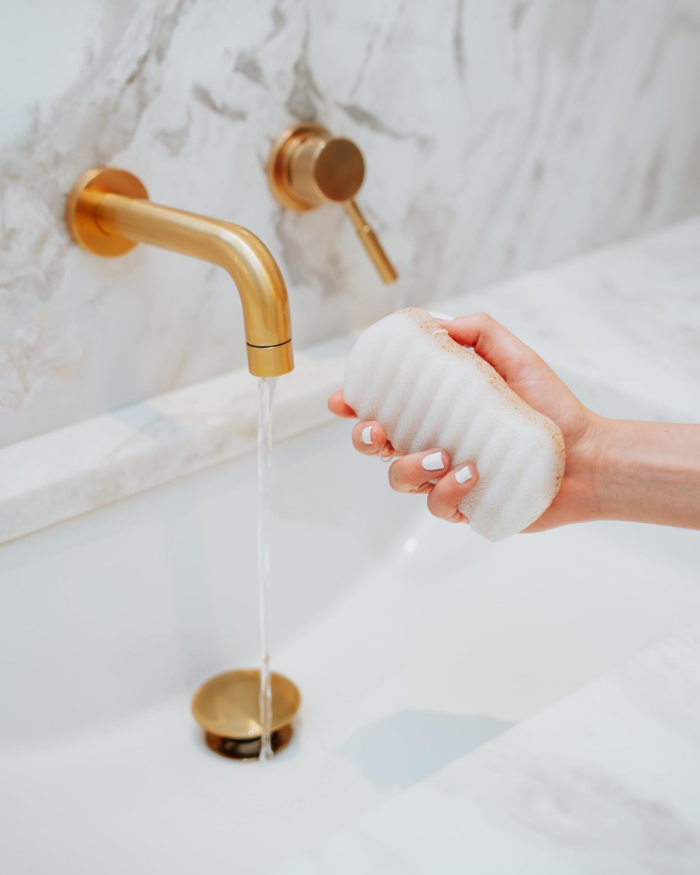 Bathorium Konjac Walnut Shell Body Sponge, Gently Cleanses Skin, Ideal for Daily Use, Made with Hand-Harvested Asian Konjac Root, Softens Beauty and Personal Care Bathorium