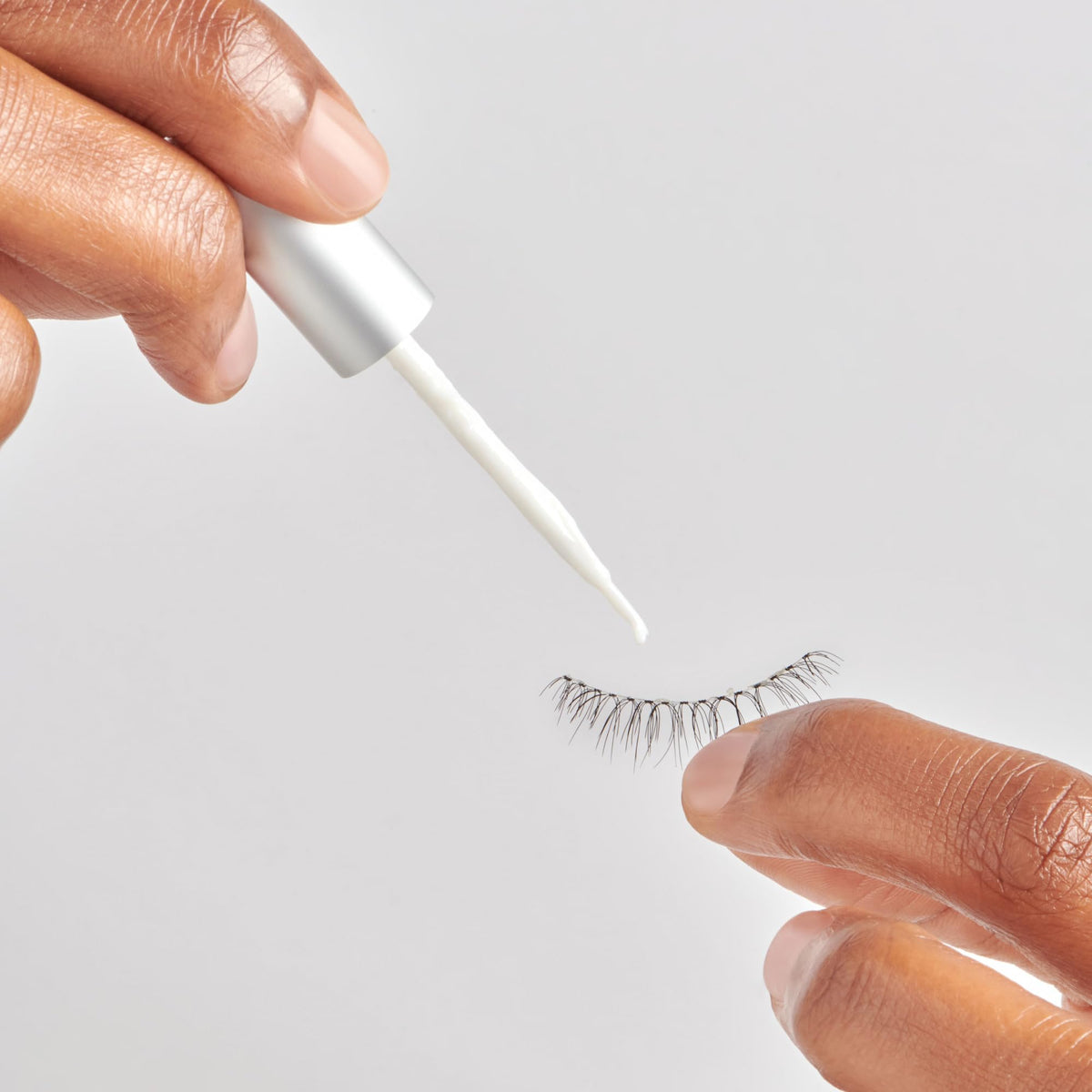 Kiss SuperStick Lash Glue for Strip Eyelashes, Clear, 0.17 Oz (4.8 g), Dermatologist-Tested, Extended Wear Lash Adhesive, Easy-to-Apply Quick-Dry