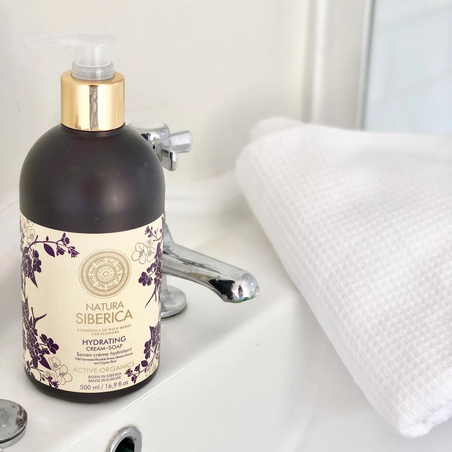 NATURAL & ORGANIC Moisturizing Soap with extracts of iris, royal lilies and roses dahurica 500ml Beauty & Personal Care Natura Siberica