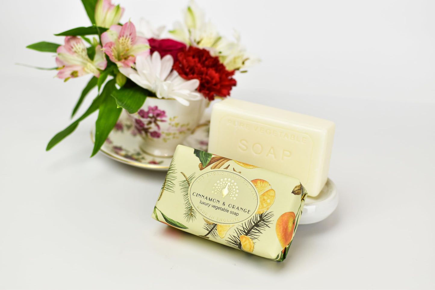 The English Soap Company Vintage Wrapped Soap Bar, Luxury Cinnamon Shea Butter Soap Bar, Moisturising Soap Bar for Face & Body, Cinnamon & Orange Beauty & Personal Care The English Soap Company