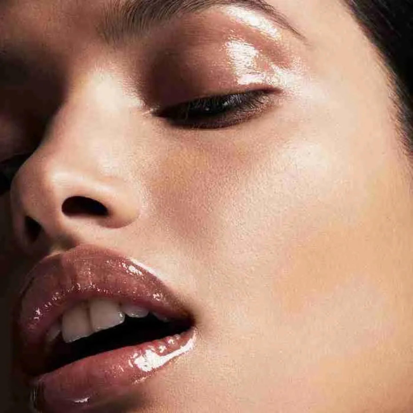 FENTY BEAUTY Gloss Bomb Universal Lip Luminizer 2ml - COLOR FENTY GLOW 01 Beauty & Personal Care FENTY BEAUTY