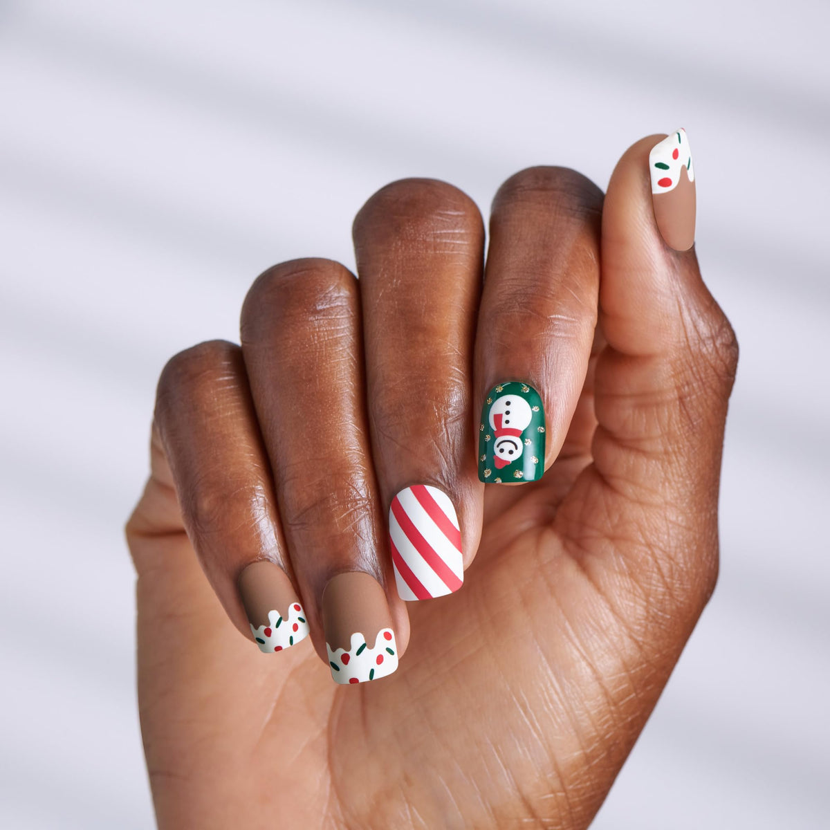 KISS Voguish Fantasy Holiday Press On Nails, ‘Snow Pops’, Multicolor, Short Squoval, No Damage To Natural Nails, Pink Gel Nail Glue (2g), Mini Nail