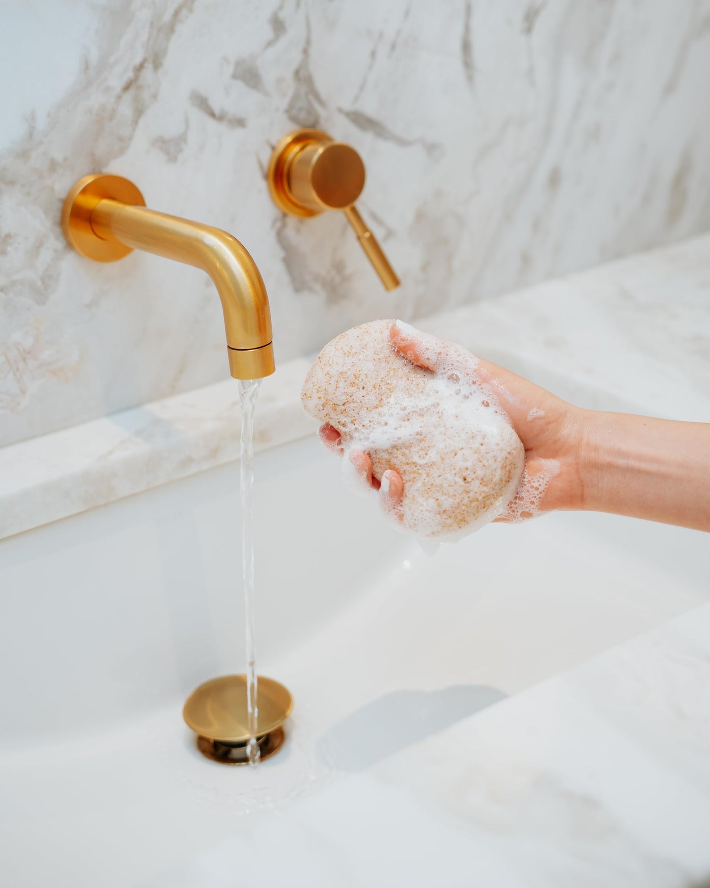 Bathorium Konjac Walnut Shell Body Sponge, Gently Cleanses Skin, Ideal for Daily Use, Made with Hand-Harvested Asian Konjac Root, Softens Beauty and Personal Care Bathorium