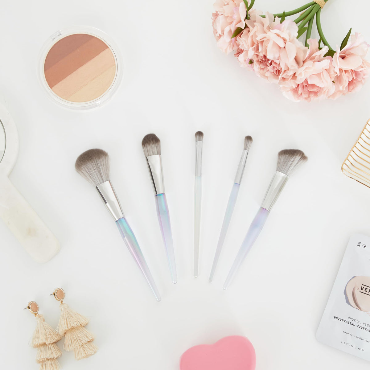 Candie Couture 5 piece Makeup Set, includes Shadow Brush, Foundation Brush, Powder Brush, Angled Blush Brush and Blending Brush