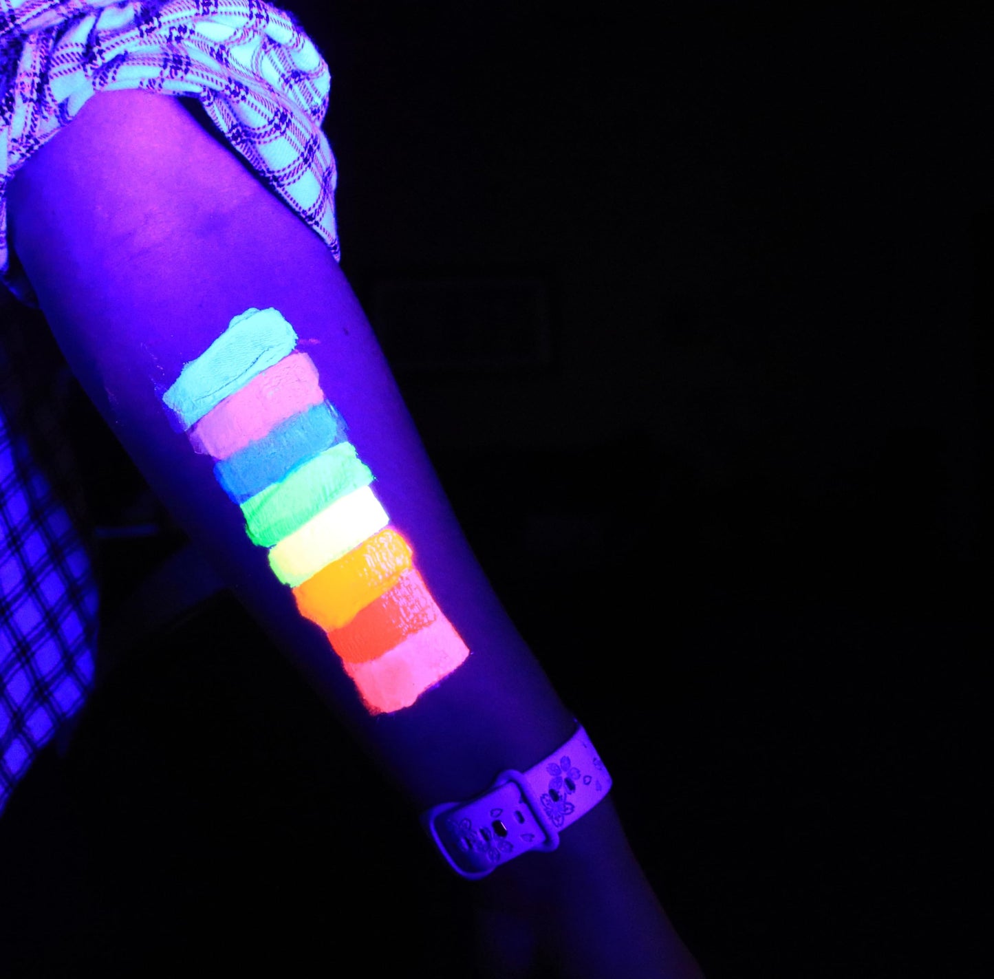 Liquid Latex Blacklight UV Reactive Body Paint, Glow Body Paint, Ideal for Art, Ammonia Free No Odor, Easy On and Off, Cosplay Makeup Beauty & Personal Care Liquid Latex Fashions
