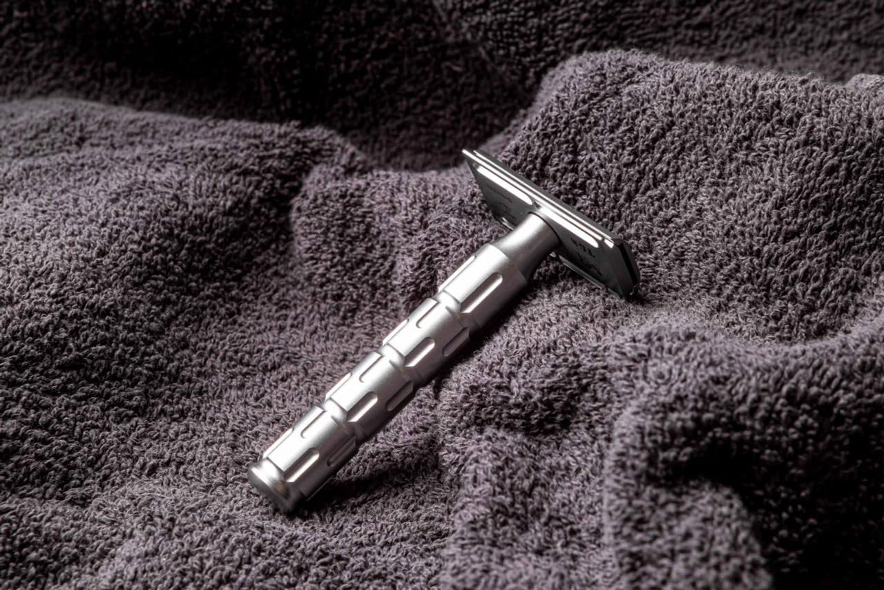 Goodfellas’ Smile SYNTESI STAINLESS STEEL Double Edge Safety Razor - CNC Machined with an Extreme Comfort Angle, Made in Italy Beauty and Personal Care The Goodfellas' smile