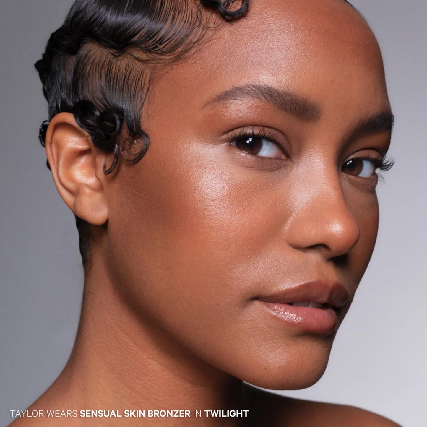 Kevyn Aucoin Sensual Skin Bronzer, Twilight - Deep (Rich terracotta warmth for deeper complexions): Get a sun-kissed glow. Cream-to-powder formula Beauty & Personal Care Kevyn Aucoin