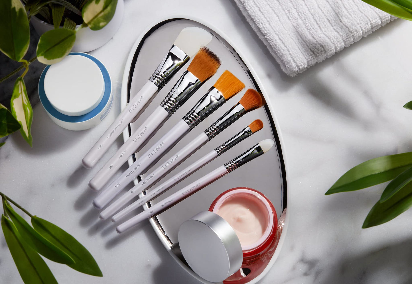 Sigma Beauty S20 Eye Cream Skincare Brush - Skincare Tool for Applying Skincare Products to Face and Skin, Gentle Eye Cream Brush Applicator for Eye Beauty & Personal Care Sigma Beauty