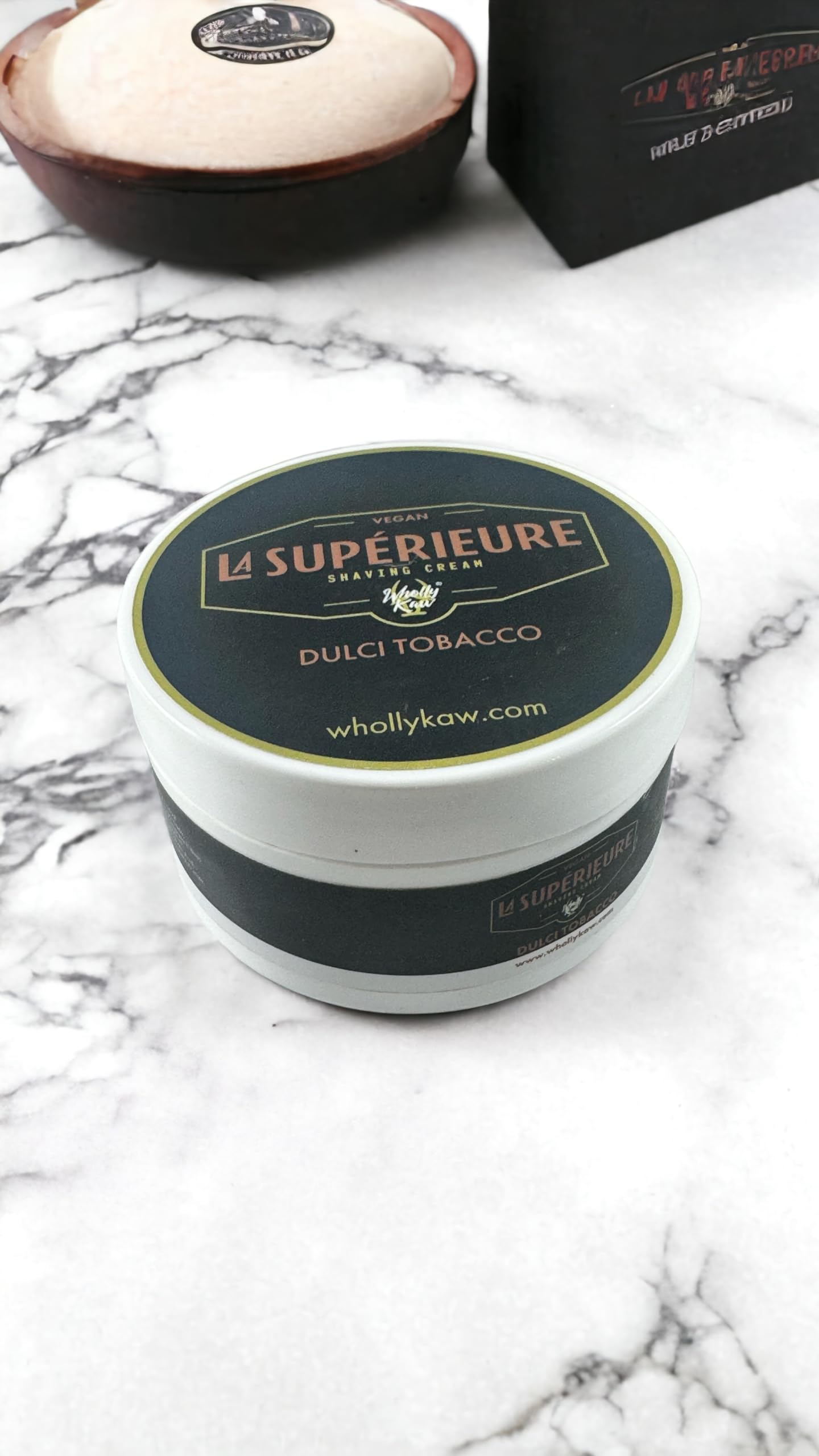 La Supérieure Shave Cream Dulci Tobacco - Vegan, Beta Carotene, Antioxidants. Not tested on animals, No Animal Ingredients. Scent notes: Tobacco Beauty and Personal Care Wholly Kaw