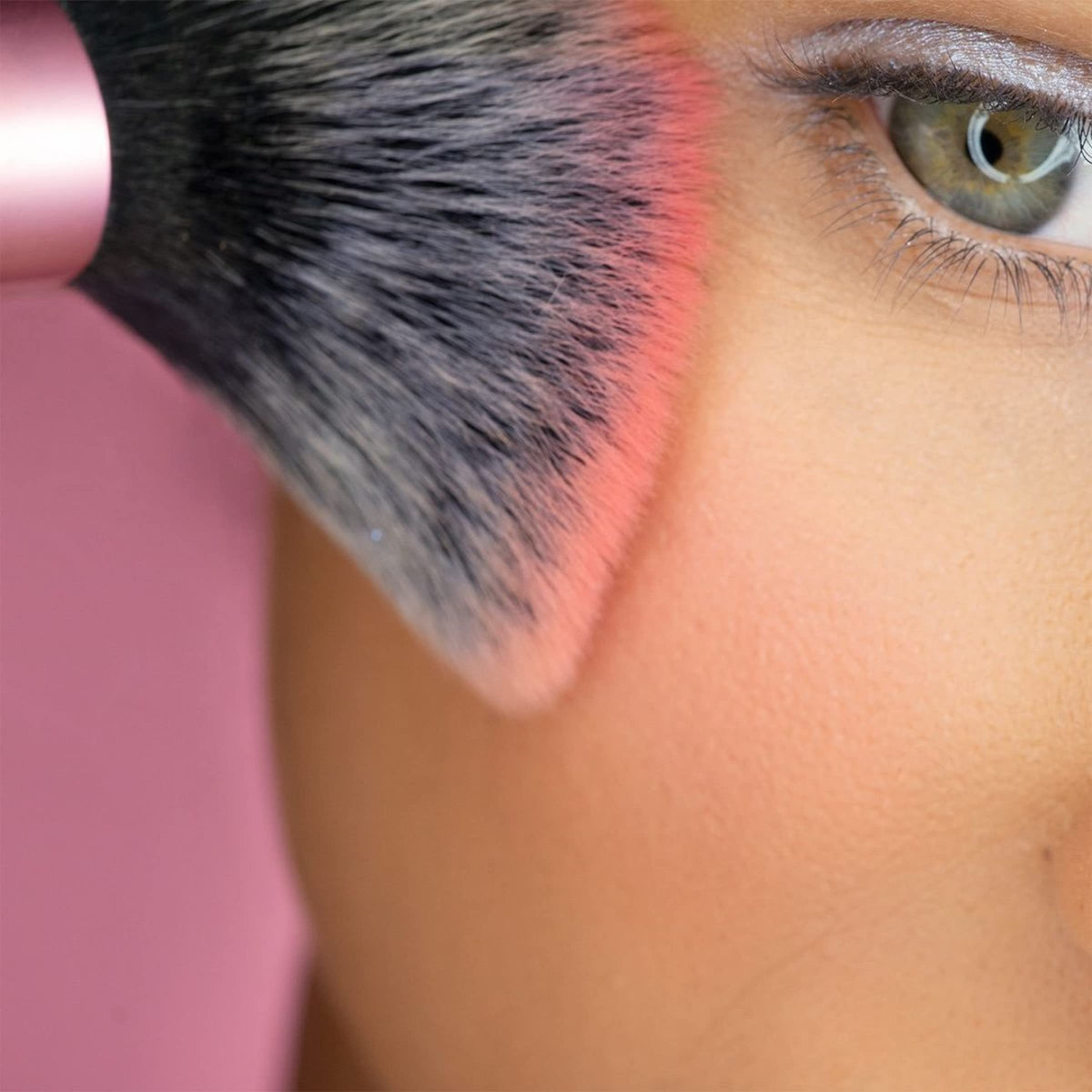 Real Techniques Mini Multitask Makeup Brush for Blush, Bronzer & Powder