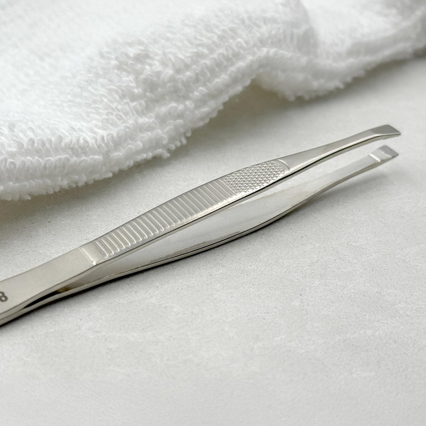 NGHIA Straight Tip Tweezer - N-408 - Gold Plated Stainless Steel - Ergonomic Eyebrow Tweezer for Precision Grooming - Hair Removal - Professional Beauty and Personal Care Nghia