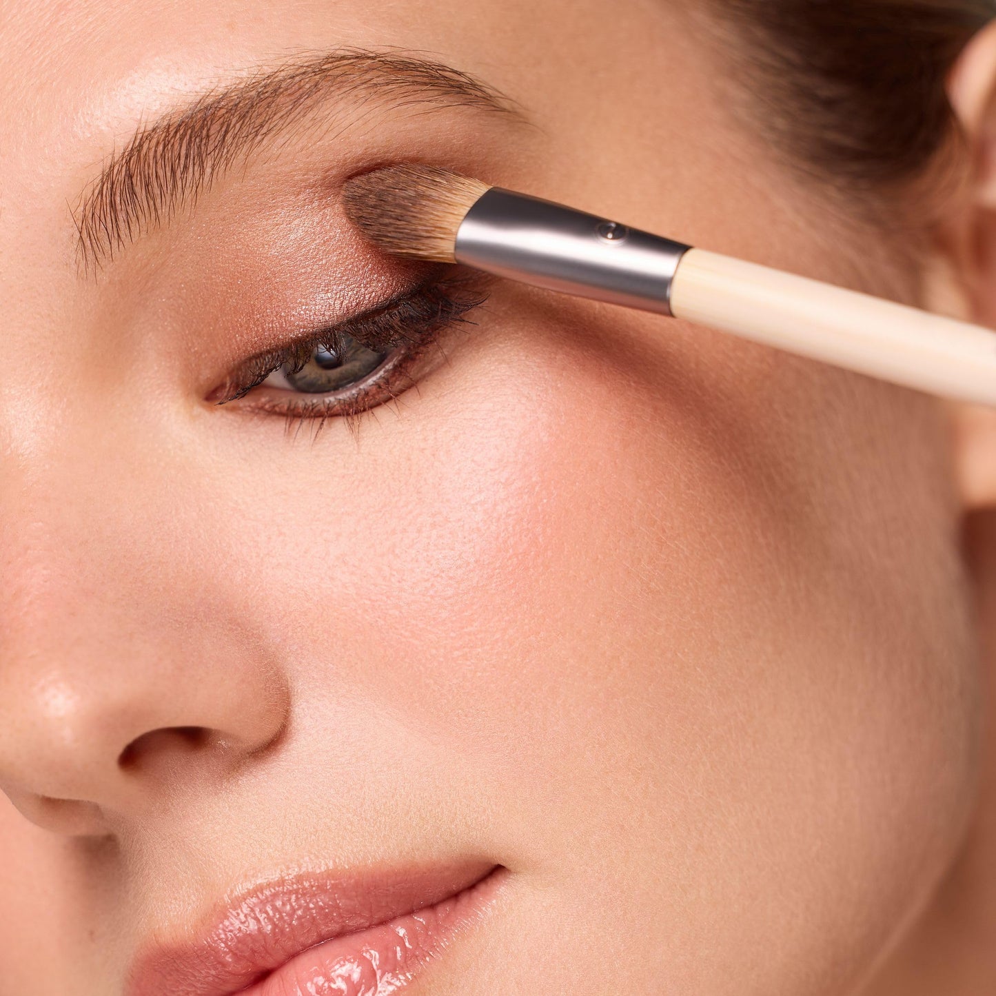 EcoTools All Over Eye Brush, Fluffy Eyeshadow Brush for Blending Lid & Crease Color, Soft Synthetic Bristles for Everyday Eye Makeup, Sustainable Beauty & Personal Care EcoTools