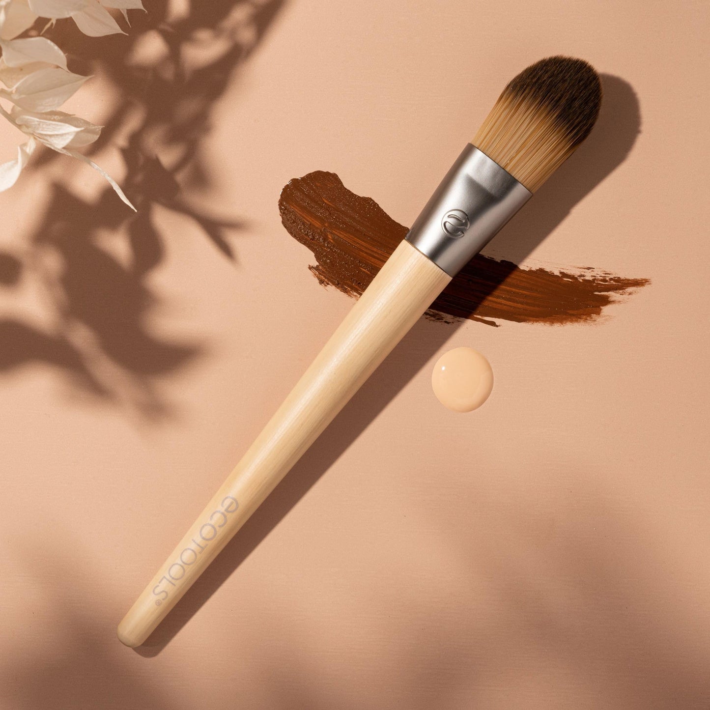 EcoTools Classic Foundation Face Brush, For Liquid, & Cream Foundation, Flat Foundation Brush, Makeup Brush For Natural Makeup, Buildable Coverage Beauty & Personal Care EcoTools
