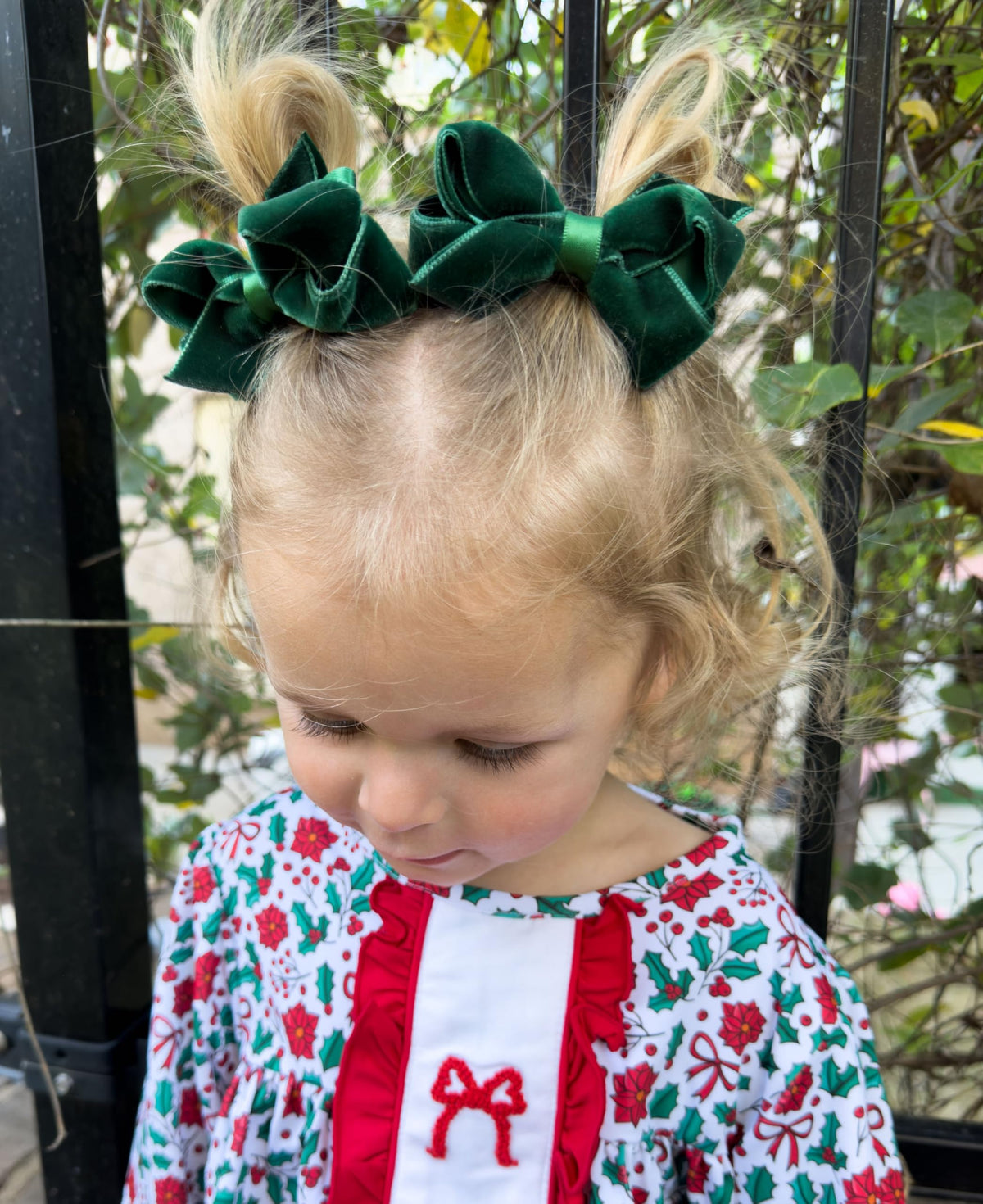 Wee Ones Girls' Classic Velvet Hair Bow on a WeeStay No-Slip Hair Clip, Satin Lining, For All Hair Types, Mini, Black