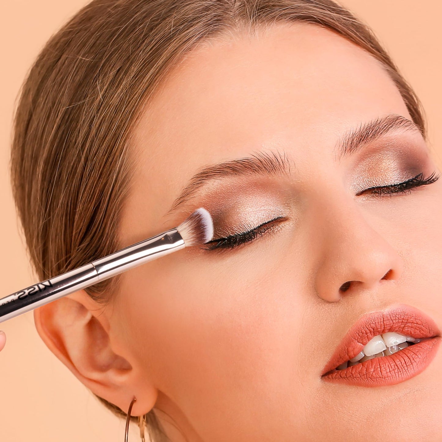 KISS NEW YORK Professional Dual Ended Eyeshadow Brush, Angled & Large Brush for Precise Shaping, Smudging Eyeshadow Application, Blending & Set Target Beauty & Personal Care Kiss