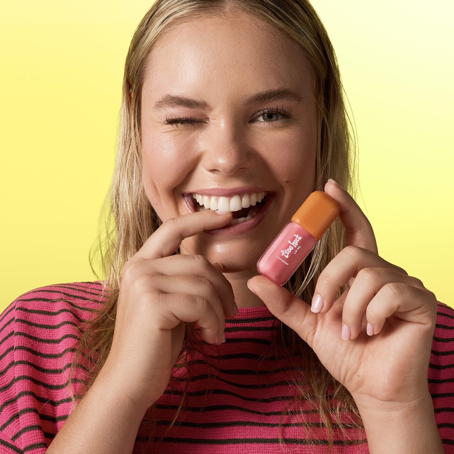Tree Hut Strawberry Hydrating Lip Oil, Sheer Pink Glossy Lip Oil, Non-Sticky Moisturizing Formula for Smooth, Kissable Lips, 0.11 fl oz Beauty & Personal Care Tree Hut