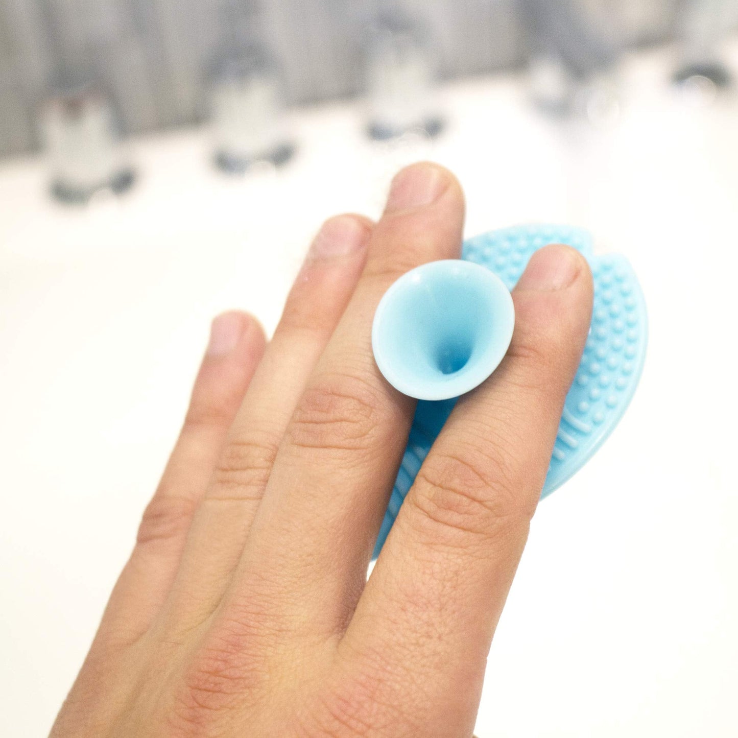 Innobaby Bathin Smart Silicone Cradle Cap Brush for Baby, Essential for Dry Skin & Eczema, Gentle Scrubber & Exfoliator with Suction Handle, Quick Dry Beauty and Personal Care Innobaby