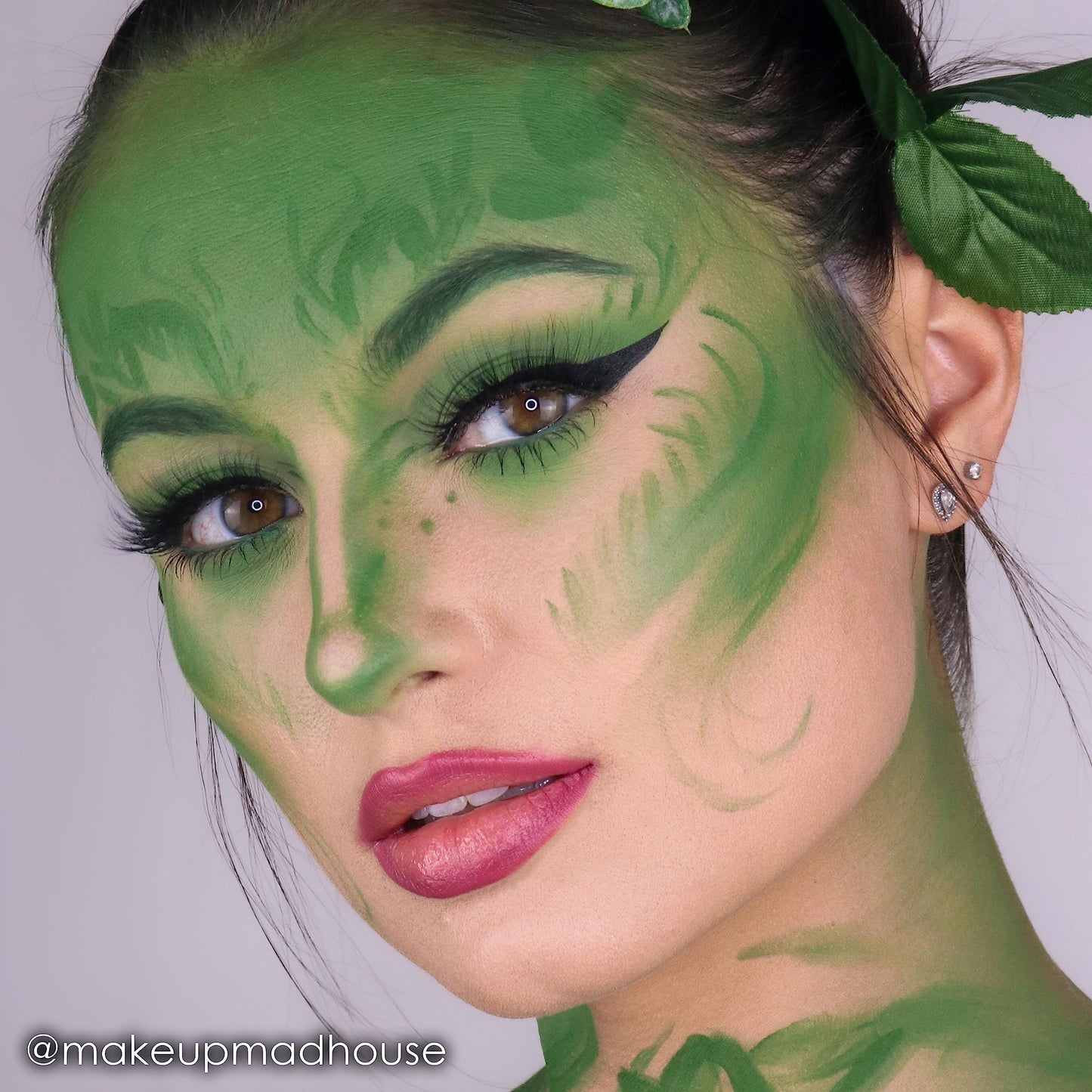 Mehron Makeup StarBlend Cake Makeup | Wet/Dry Pressed Powder | Powder Foundation | Green Face Paint & Body Paint 2 oz (56g) Beauty & Personal Care Mehron