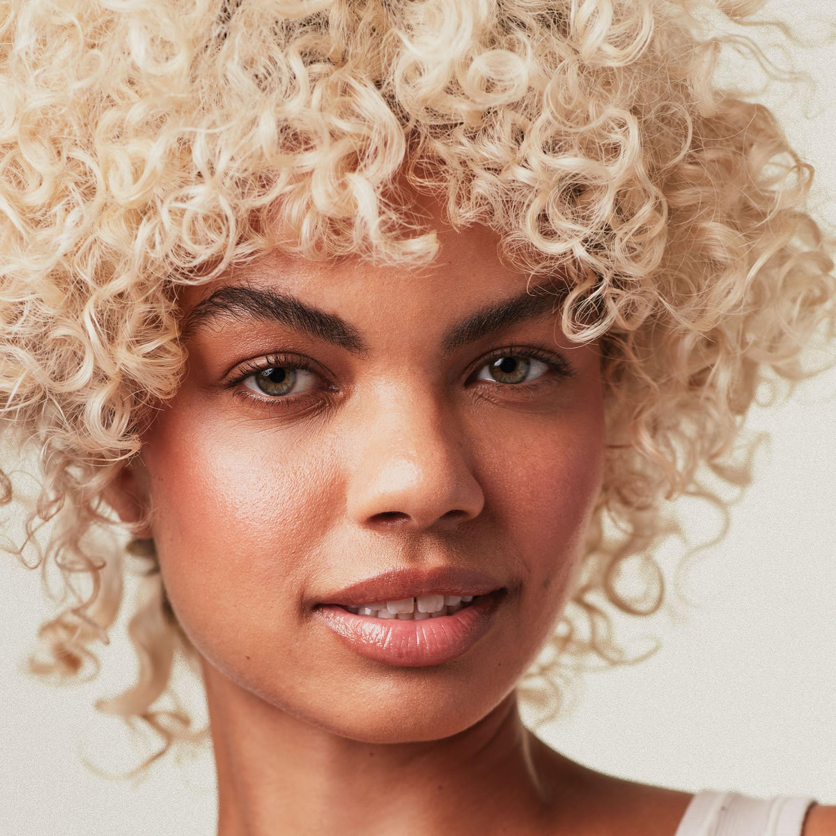 Paul Mitchell Platinum Blonde Violet Conditioner, Banishes Brass + Brightens, Ideal for Light to Medium Blonde, Silver, Gray or White Hair, 33.8 fl.