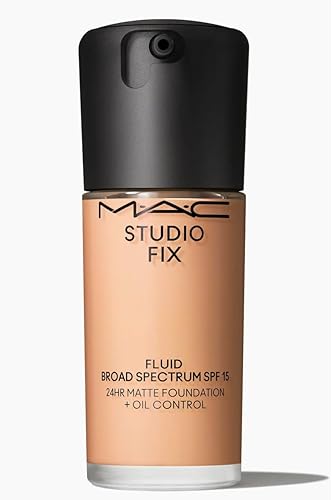 MAC Studio Fix Fluid SPF 15 24HR Matte Foundation + Oil Control NW20, Beige Beauty & Personal Care MAC