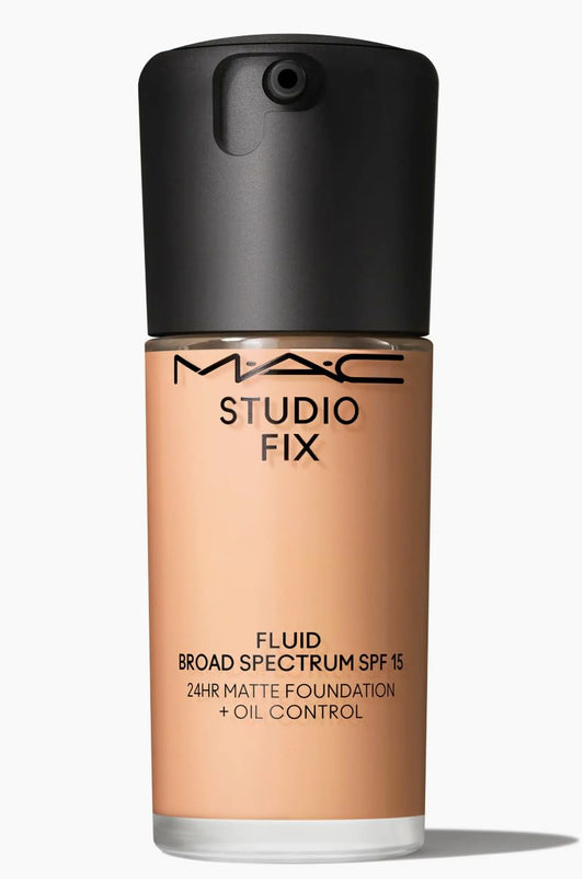 MAC Studio Fix Fluid SPF 15 24HR Matte Foundation + Oil Control NW20, Beige Beauty & Personal Care MAC