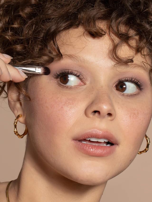 ILIA - Shadow Brush | Flat, Tapered Head Made with FSC Certified Wood, Aluminum, + Soft, Vegan Bristles | Pack, Press, + Sweep Eyeshadow | Expertly Beauty & Personal Care ILIA