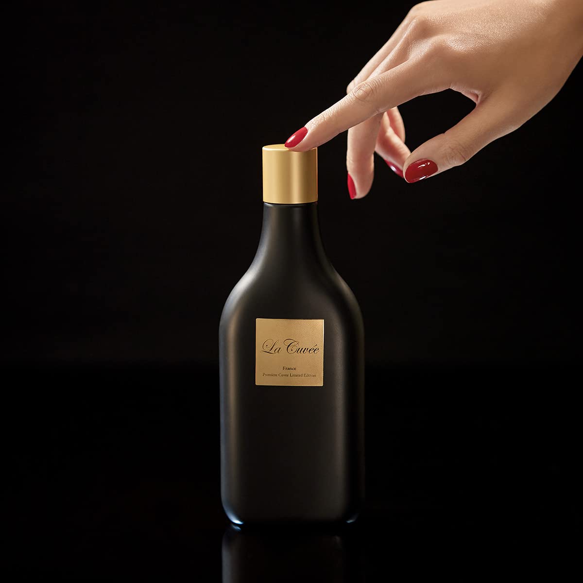 La Cuvee Maison Red Wine Bubble Bath Luxury Hotel Premium Bubble Bath with French Wine & Naturally Derived Ingredients Hypoallergenic, Liquid Type Beauty and Personal Care La Cuvee Maison
