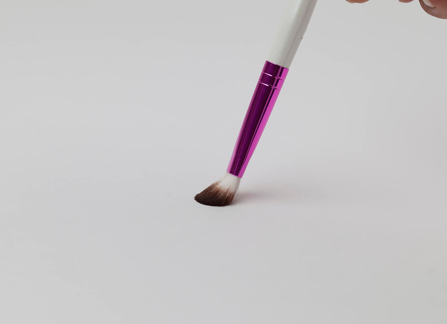 KISS Ruby Kisses Premium Large Eyeshadow Cosmetic Brush, Professional Quality Cruelty Free Make-Up Tool with Soft 100% Synthetic Bristles Beauty & Personal Care KISS
