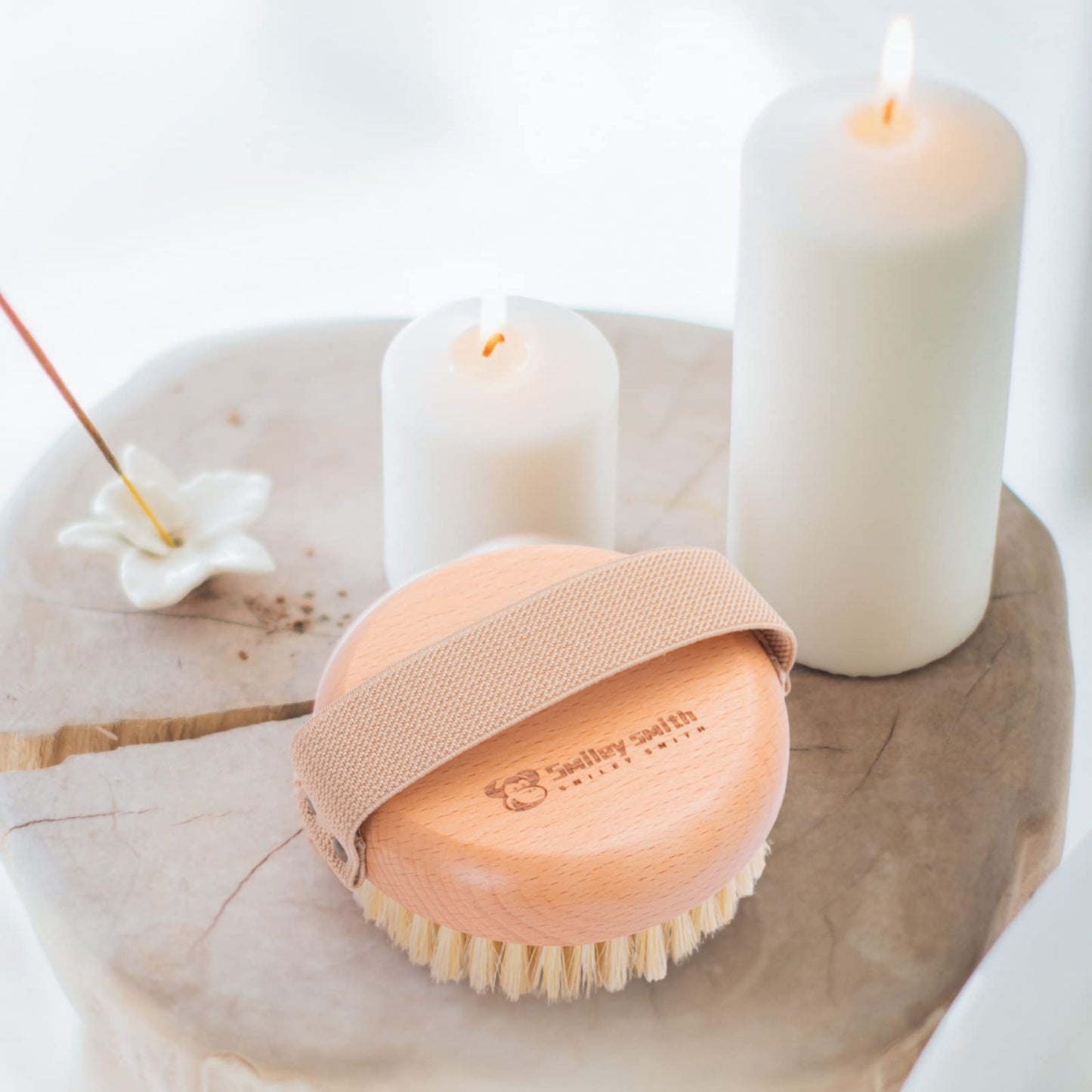 Ergonomic Premium Wood Body Brush for Wet & Dry Use - Easy to Carry, Soft Bristles Exfoliate Dead Skin & Cellulite, Ideal for Dry Brushing, Enhances Beauty and Personal Care Smiley smith