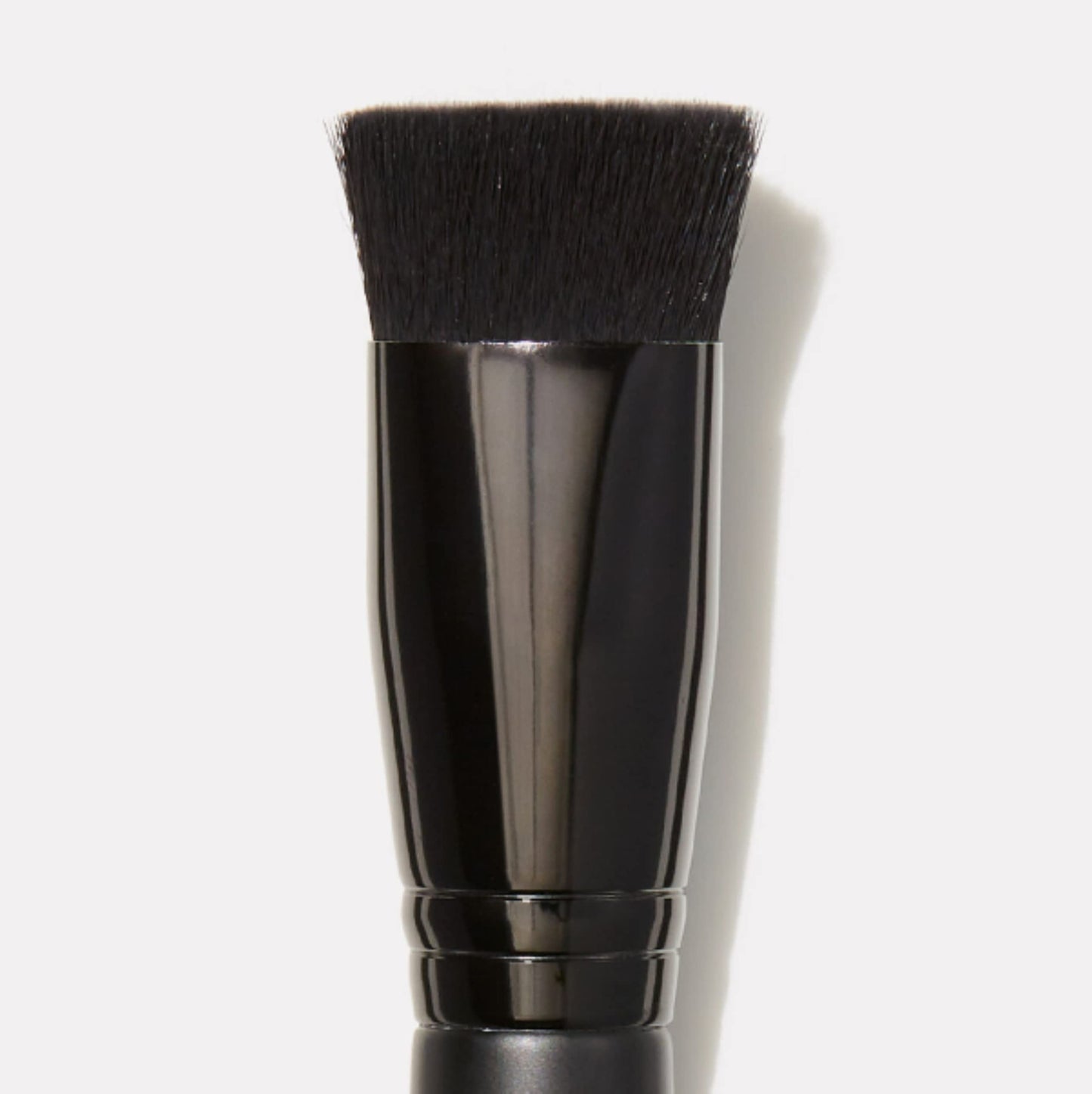 e.l.f. Triangular Buffing Foundation Brush, Flat-Top Makeup Brush For Applying Foundation Evenly, Made With Synthetic Bristles, Vegan & Cruelty-Free Beauty & Personal Care e.l.f.