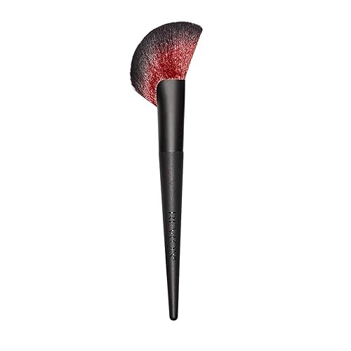 Revlon Winged Face Blush and Contour Brush, Angled Makeup Brush for Contouring Sculpting and Highlighting, Vegan and Coated Beauty & Personal Care REVLON