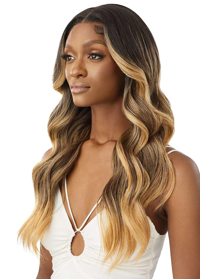 Outre Lace Front Wig - Perfect Hair Line 13X6 - Moniece (STRAWBERRY GOLD)