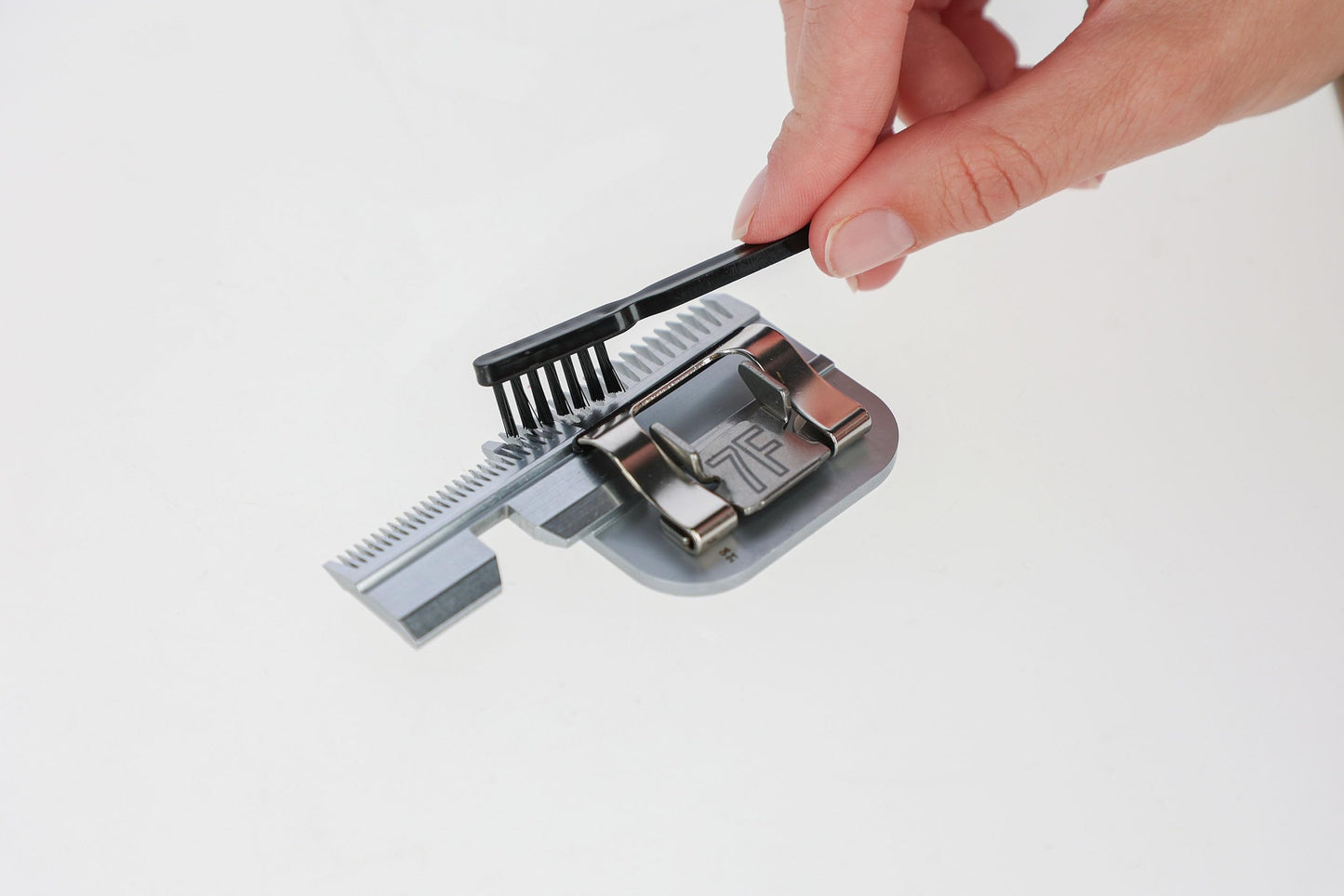 KERBL Aesculap SnapOn GT345 Shaving Head 3.2 mm, Size 7F (Cutting Height 2.8 mm, Shear Width 40 mm, Material Carbon Steel, Made in Germany) Beauty and Personal Care KERBL