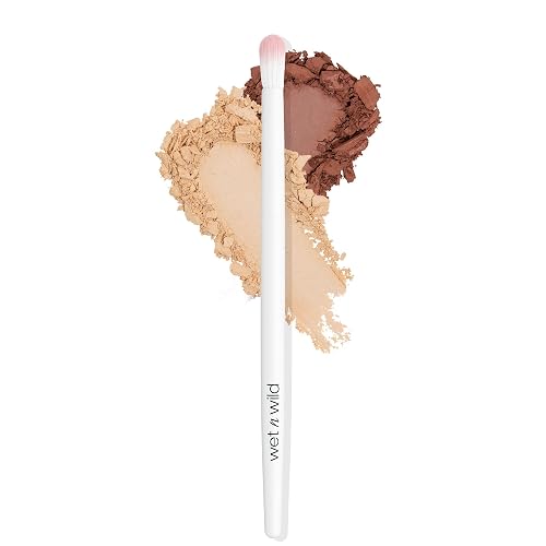 wet n wild Crease Brush,Expert Precision Eyeshadow Application, Firm Flat Bristles, Ergonomic Handle for Comfortable Precision Control, Cruelty-Free Beauty & Personal Care wet n wild