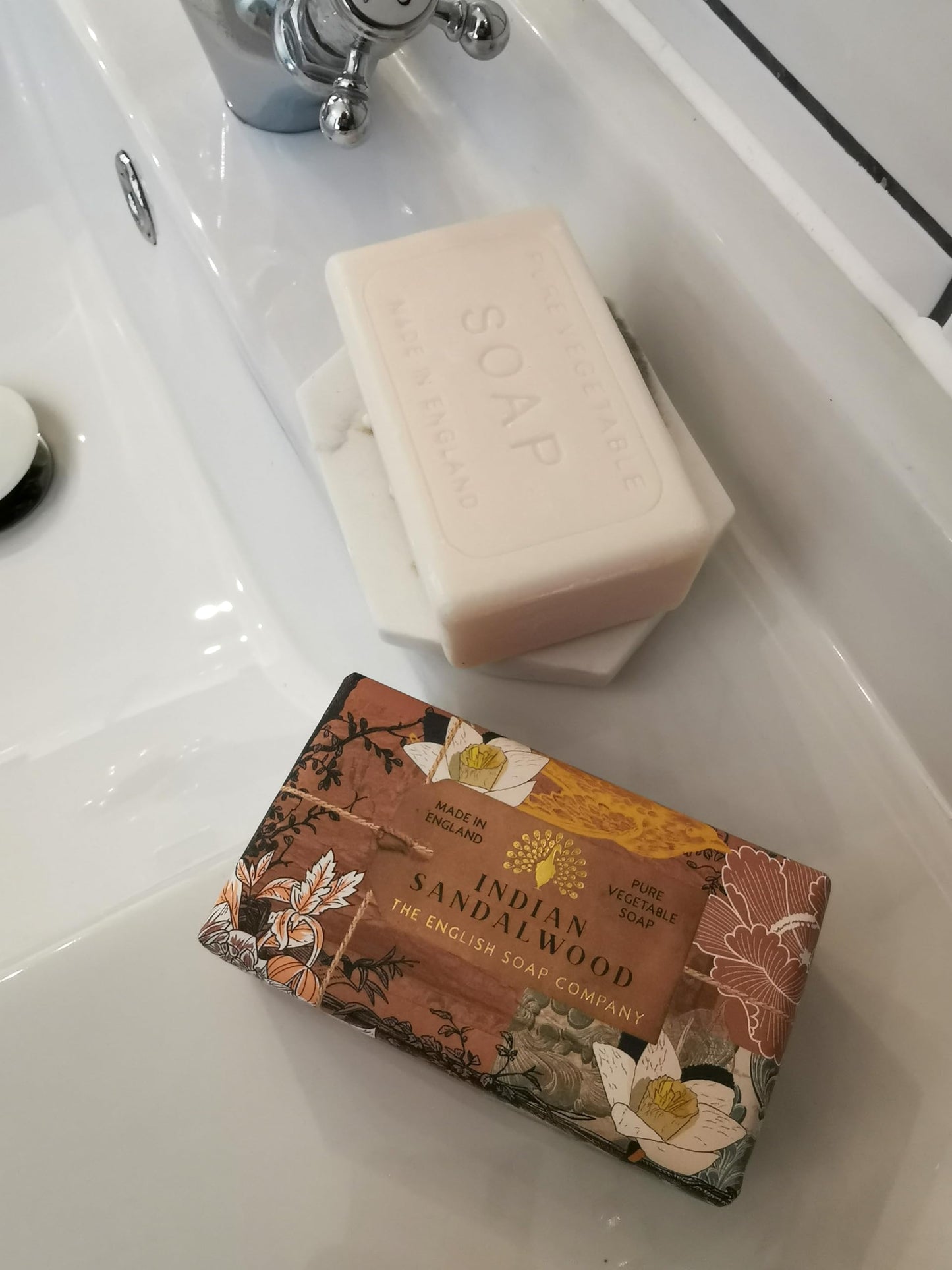 The English Soap Company Anniversary Wrapped Soap Bar, Luxury Sandalwood Shea Butter Soap Bar, Indian Sandalwood Scent 190g Beauty & Personal Care The English Soap Company