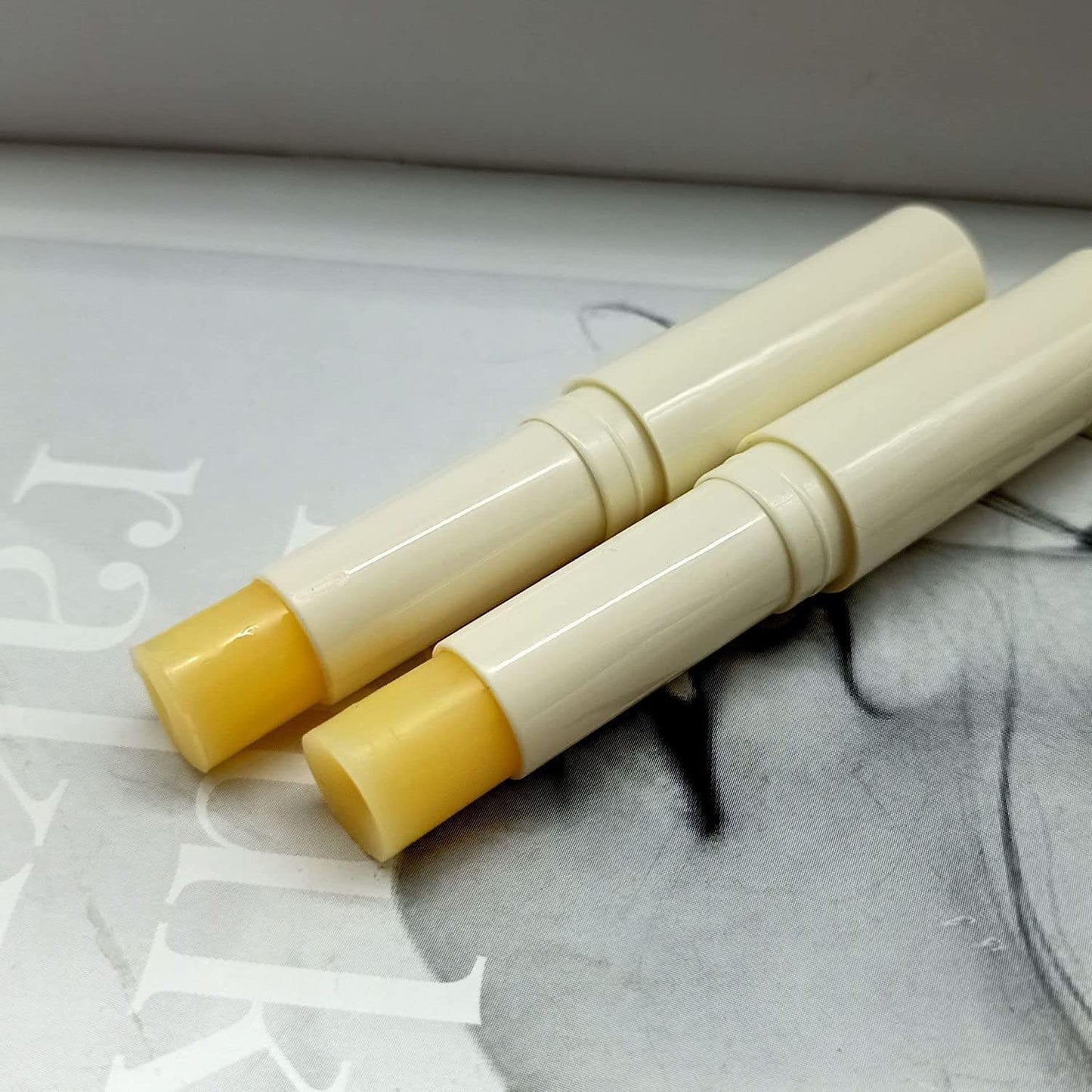 Cayes 2PCS Handmade Plant lip balm Pink Lips Serum Brighten Dark Lips Bleaching Essence Lip Balm Repair Fine Lines Brighten Moisture Exfoliator Lip Beauty and Personal Care Cayes