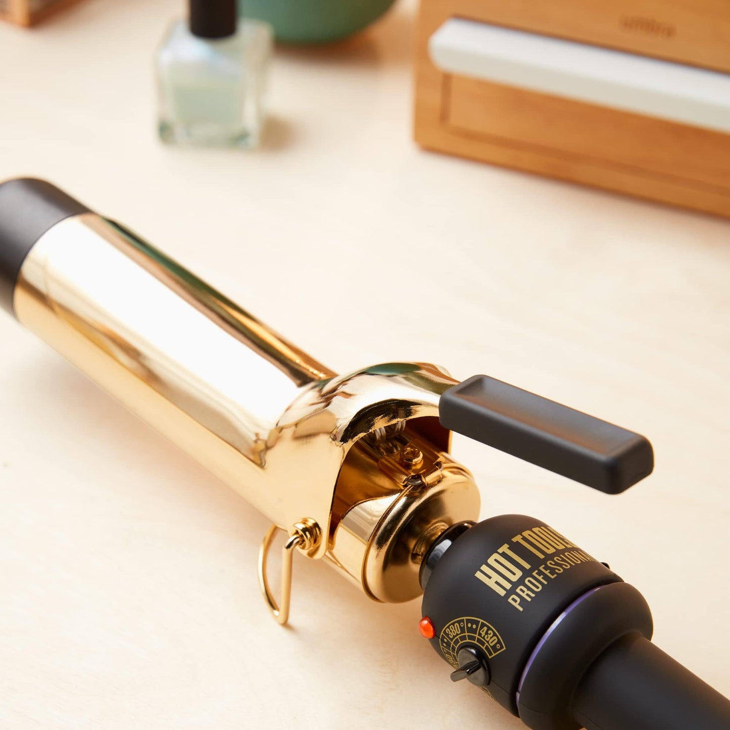 HOT TOOLS (2018 MODEL) Pro Artist 24K Gold Curling Iron | Long Lasting, Defined Curls (1 1/2 in) Beauty & Personal Care HOT TOOLS