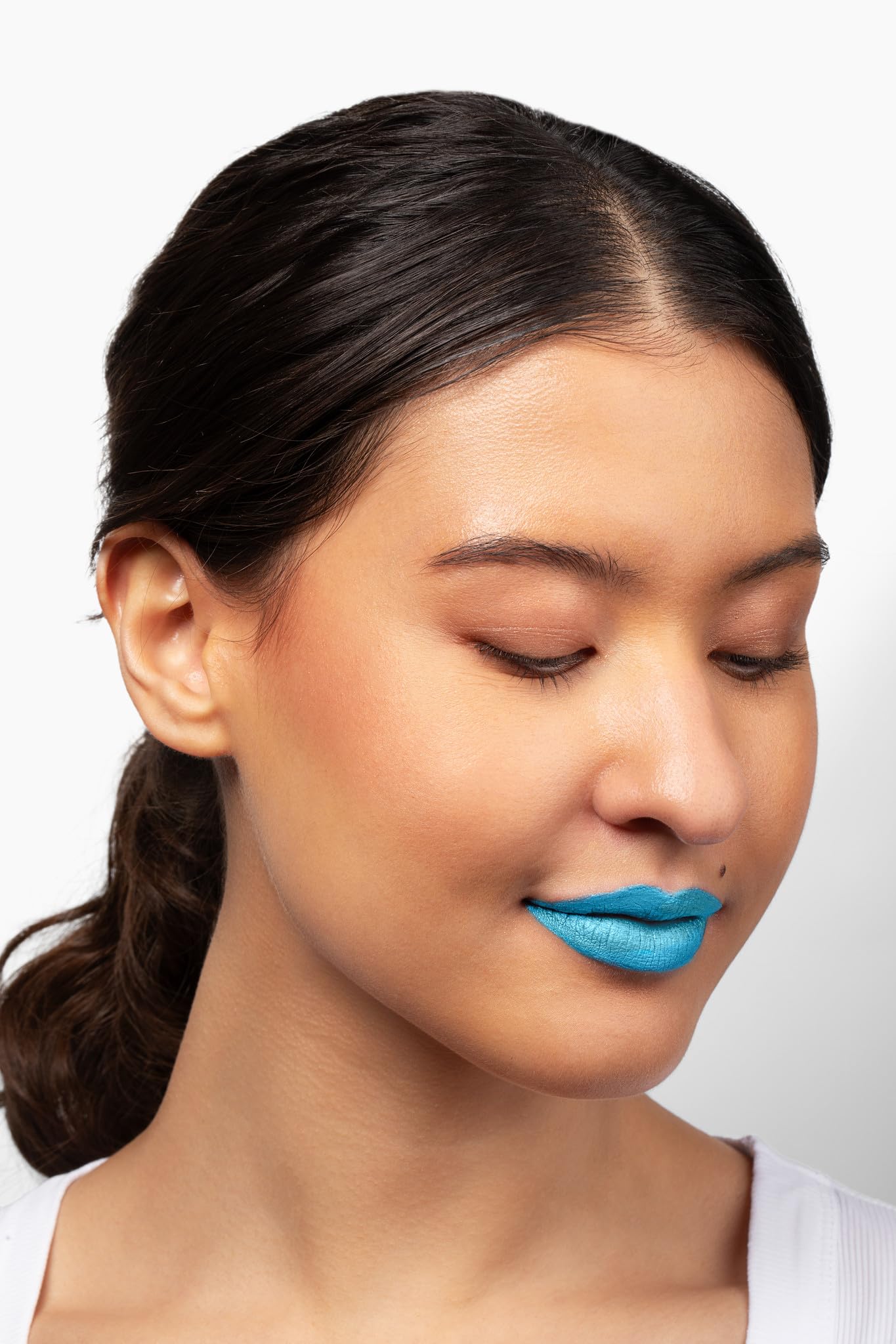 Aromi Metallic Liquid Lipstick | Smudge and Transfer Proof, Bright Blue Lip Color with Shimmery Finish, Vegan, Cruelty-free, Long Wear, Paraben Beauty & Personal Care Aromi