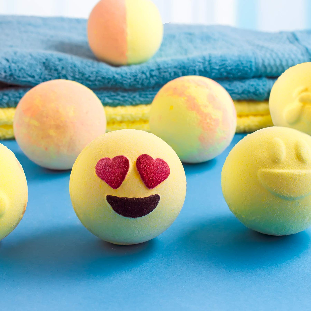 Life of the Party Emoji Bath Bomb Kit, Beauty & Personal Care Life Of The Party