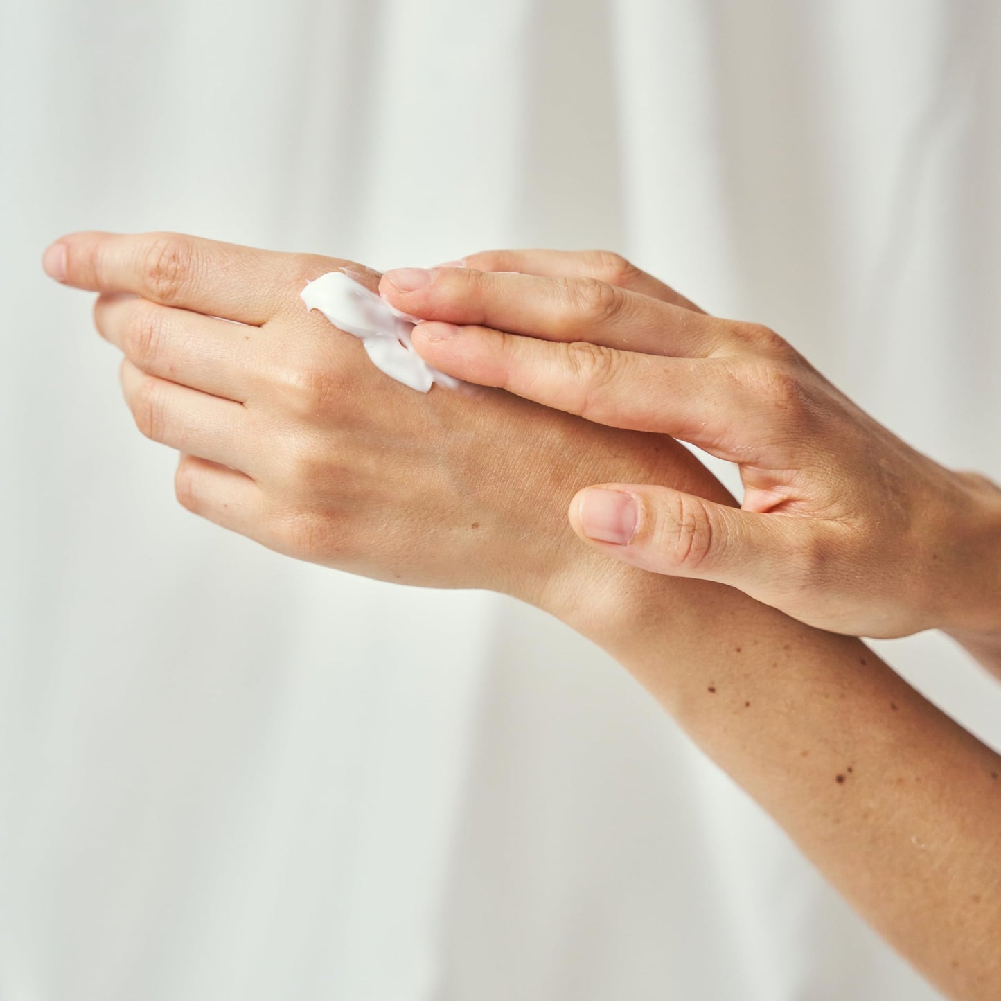 kamill Hand and Nail Cream Classic with Natural Chamomile 3.3 Oz 100 Ml by kamill Beauty & Personal Care Kamill