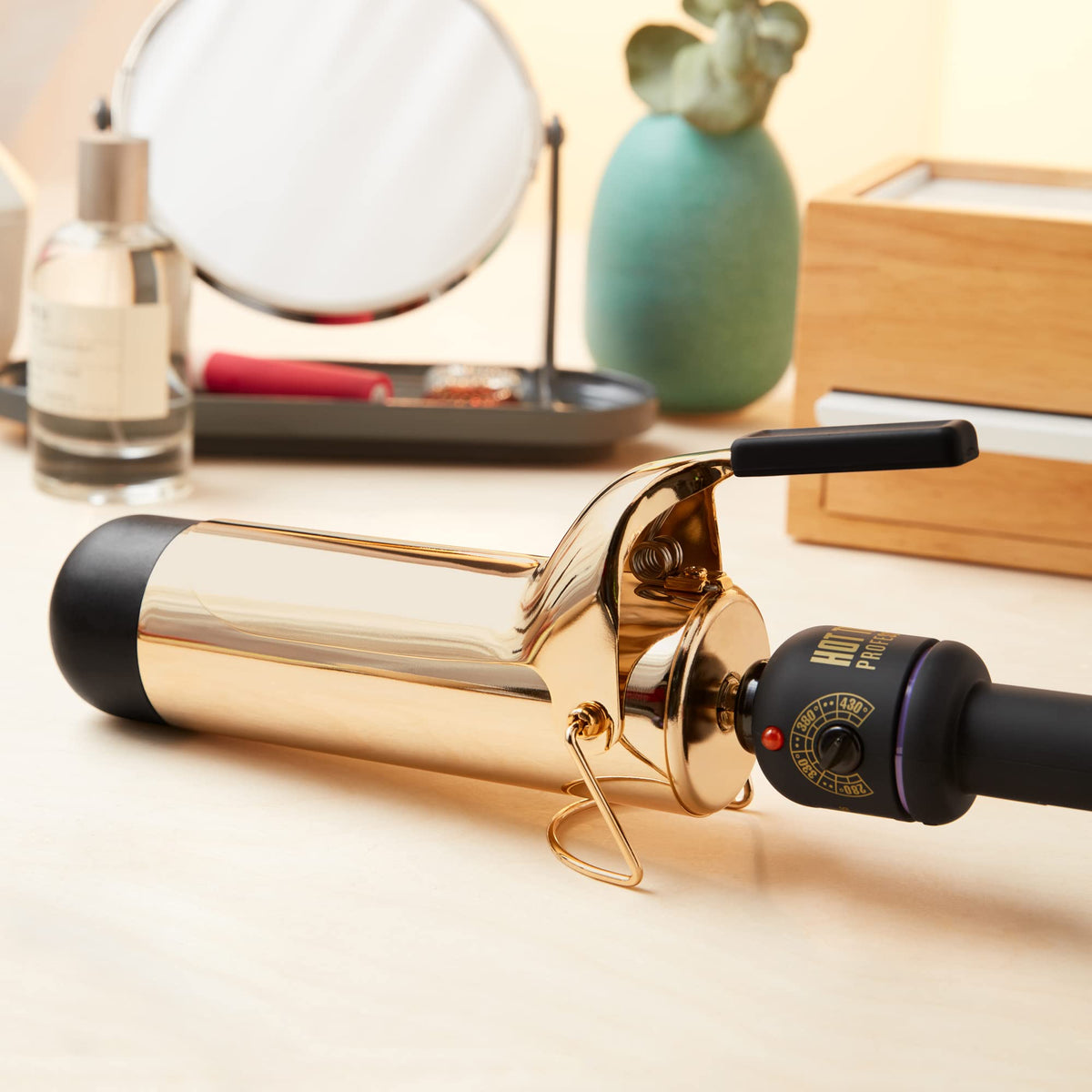 HOT TOOLS (2018 MODEL) Pro Artist 24K Gold Jumbo Curling Iron | Long Lasting, Defined Curls (2 in) Beauty & Personal Care HOT TOOLS