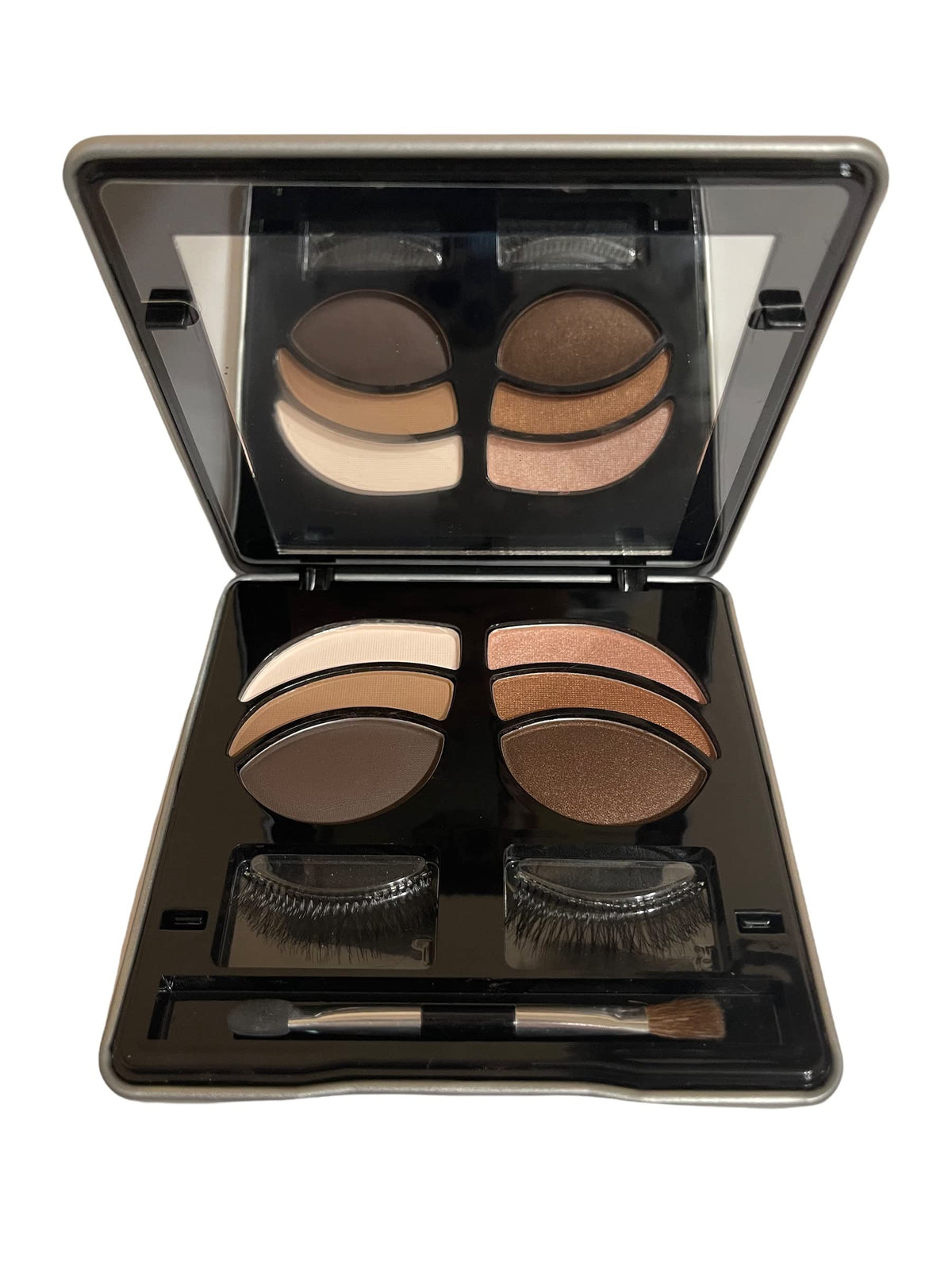 Makeover Essentials Lashing Out Girls Day out Eyeshadow &1 Pair Eyelash Beauty & Personal Care KNKA