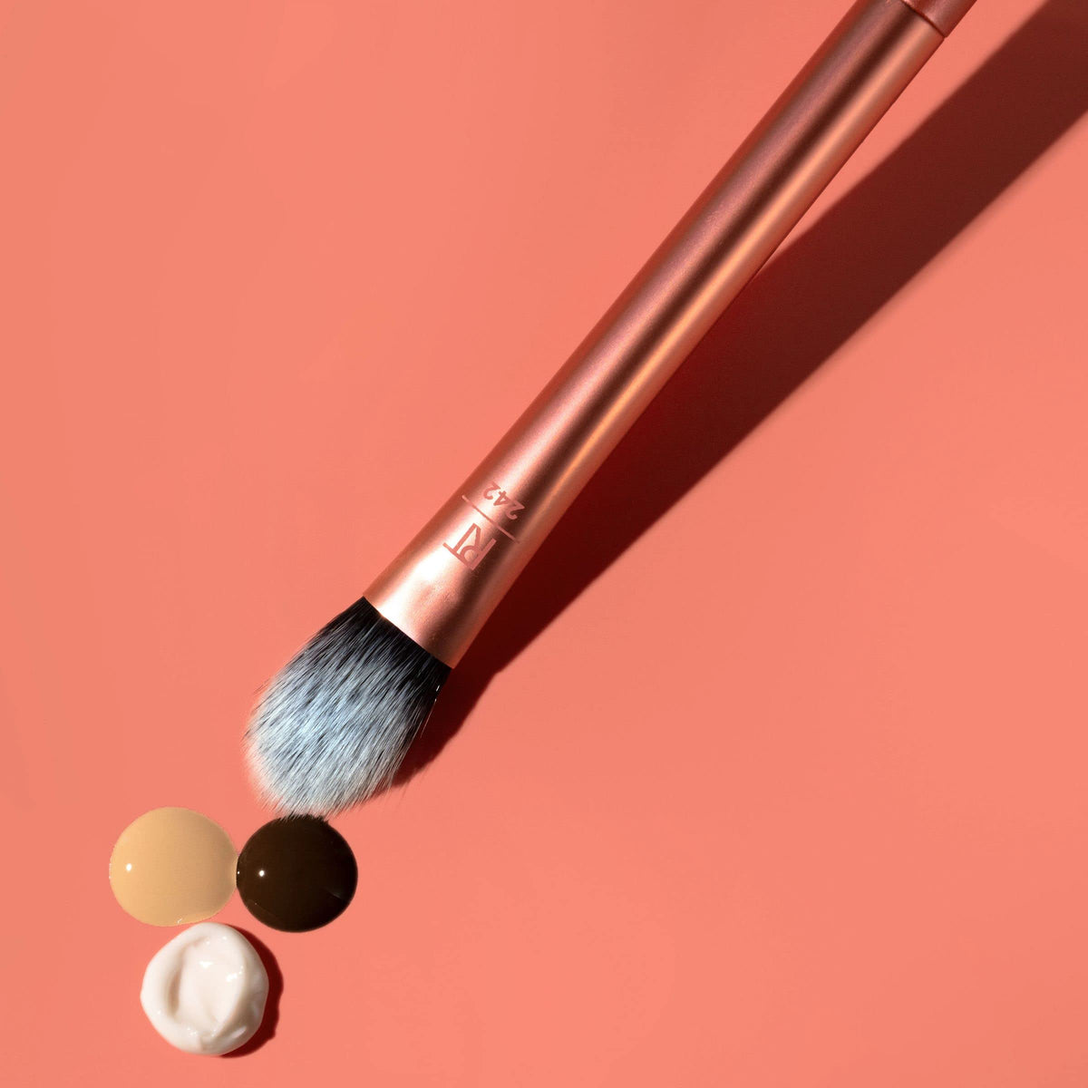 Real Techniques Brightening Concealer Makeup Brush, RT 242, 1 Count