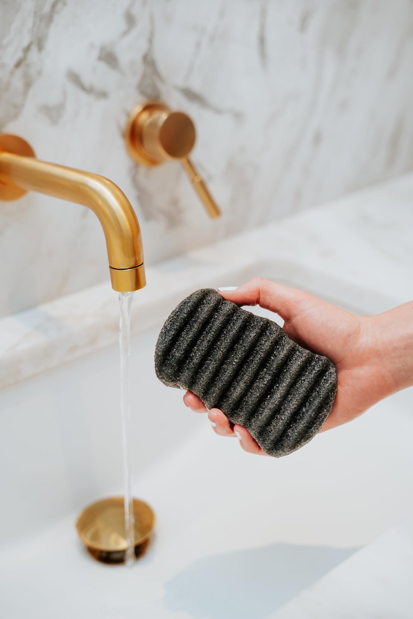 Bathorium Konjac Bamboo Charcoal Body Sponge, Natural Exfoliating & Cleansing Sponge, 100% Plant-Based, Ideal for Sensitive Skin & Daily Use, 1 Sponge Beauty & Personal Care Bathorium